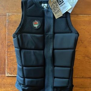 Follow Pharaoh Comp Wake Vest